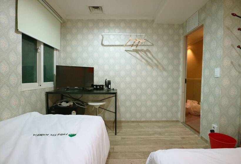 اتاق استاندارد سه تخته با سرویس بهداشتی مشترک, Hostel Korea Original