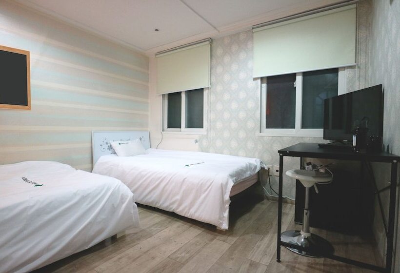 اتاق استاندارد سه تخته با سرویس بهداشتی مشترک, Hostel Korea Original