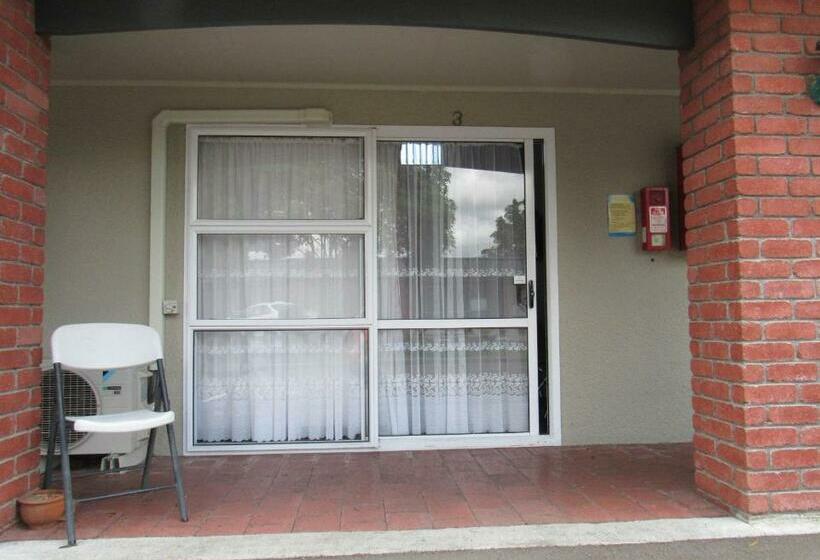 استودیوی استاندارد, Palmerston North Motel