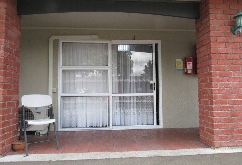 استودیوی استاندارد, Palmerston North Motel