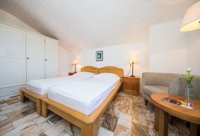 اتاق استاندارد با چشم‌انداز دریا, Guest House J&j
