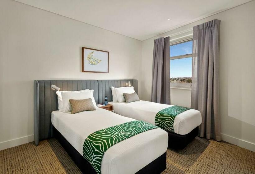 آپارتمان 2 خوابه با بالکن, Quest Port Adelaide
