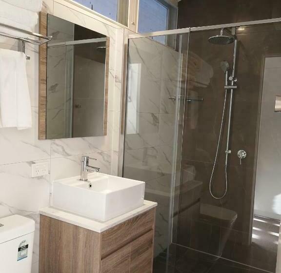 اتاق استاندارد با تخت بزرگ, The Wurruk Motel