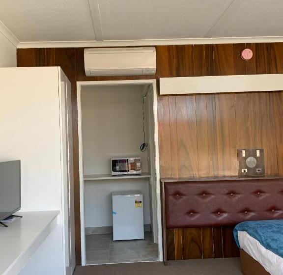 اتاق استاندارد چهار تخته, The Wurruk Motel