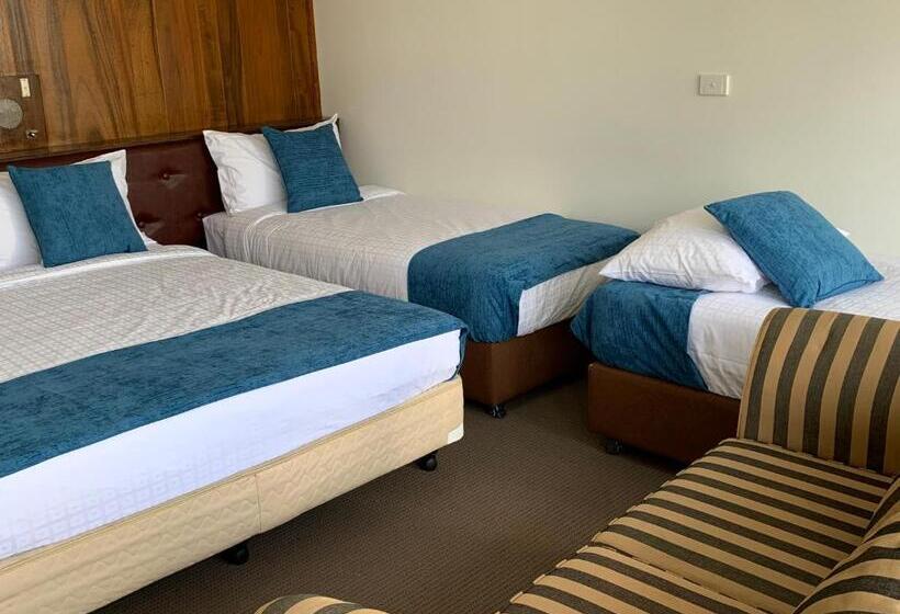 اتاق خانوادگی, The Wurruk Motel