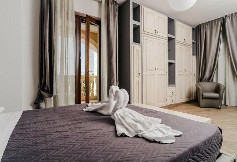 اتاق لوکس, Holiday Gli Archi