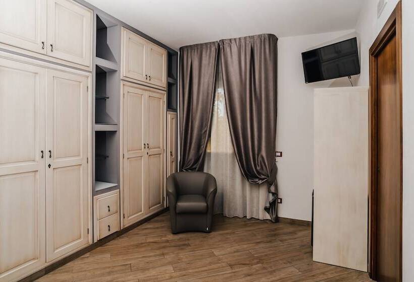 اتاق لوکس, Holiday Gli Archi