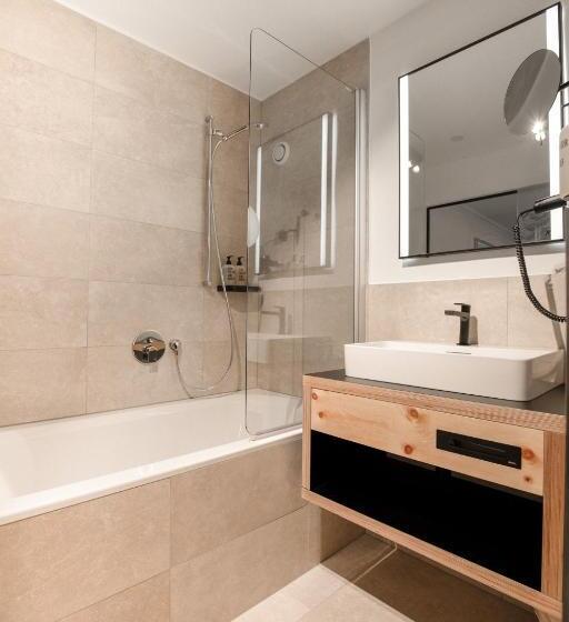 Deluxe Suite King Bed, & Appartements Tiroler Buam