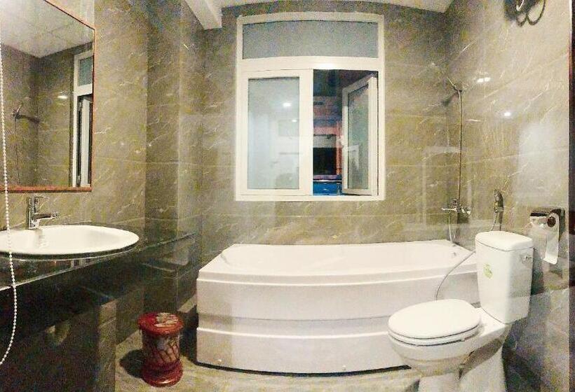 اتاق سوپریور سه تخته, Binh Duong 2