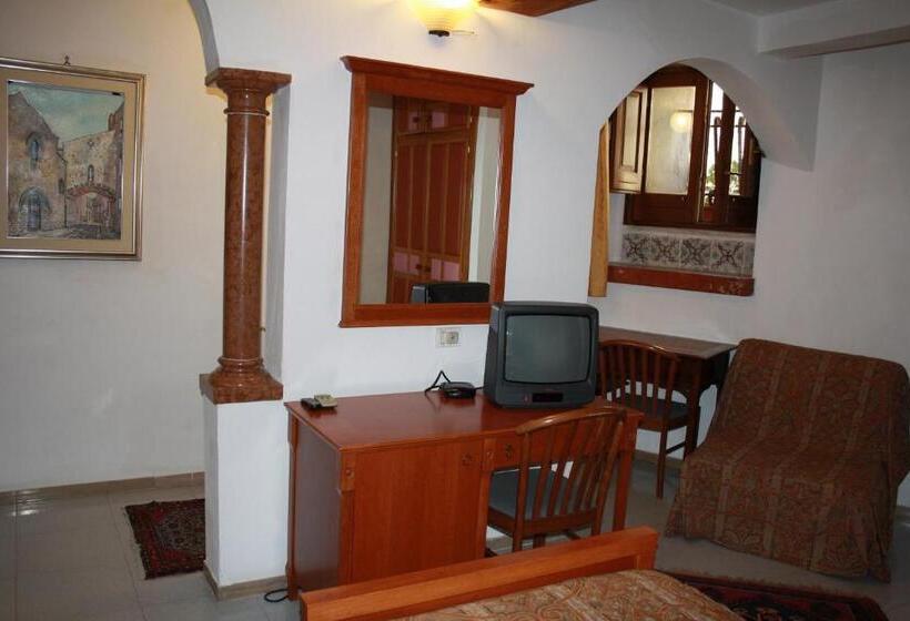 اتاق استاندارد سه نفره, Edelweiss