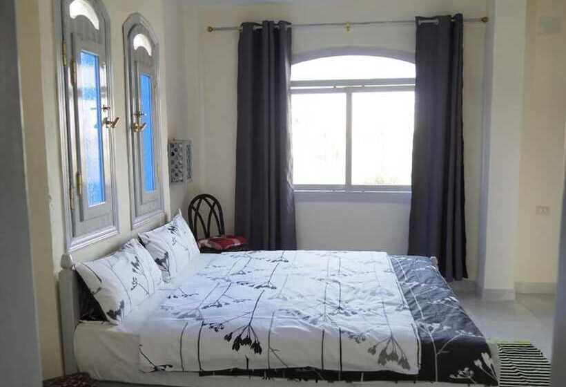 2 Bedrooms Apartment River View, Nile Compound