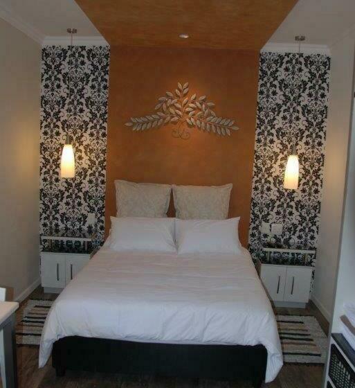 استودیوی استاندارد, Knysna Inn