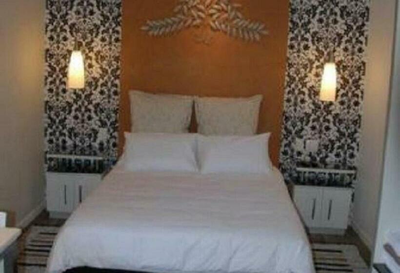 استودیوی استاندارد, Knysna Inn