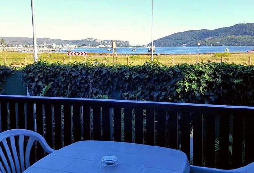 اتاق خانوادگی, Lakeside Knysna Accomodation