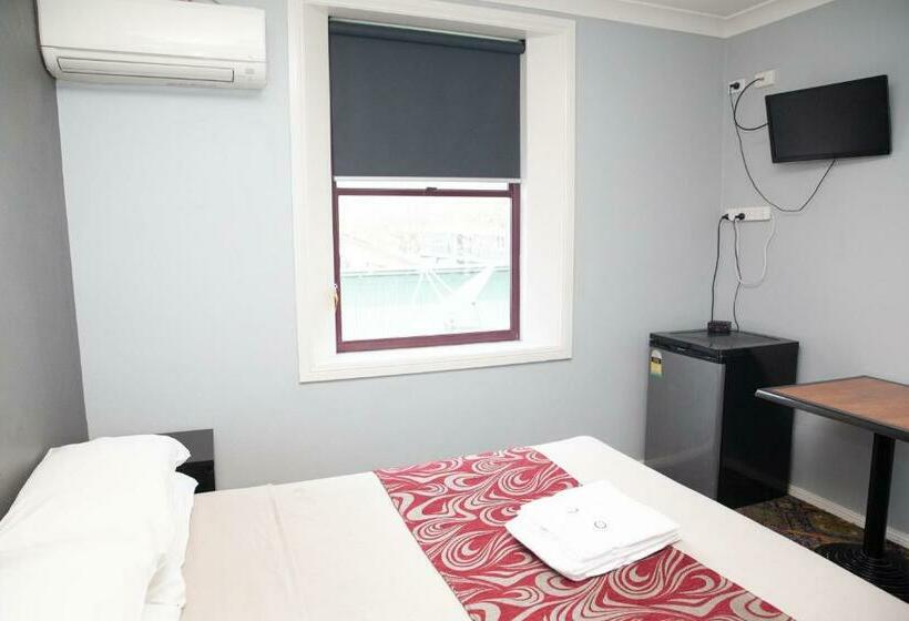 اتاق استاندارد با سرویس بهداشتی مشترک, Royal Hotel Singleton