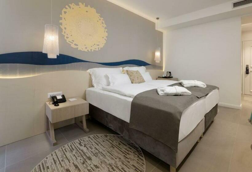 اتاق استاندارد با بالکن و چشم‌انداز دریا, Bluesun Hotel Jadran