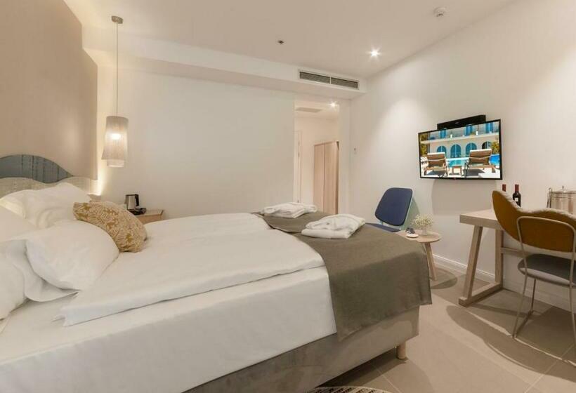 اتاق استاندارد با بالکن و چشم‌انداز دریا, Bluesun Hotel Jadran