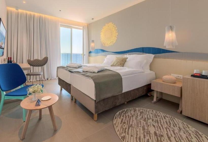 اتاق استاندارد با بالکن و چشم‌انداز دریا, Bluesun Hotel Jadran