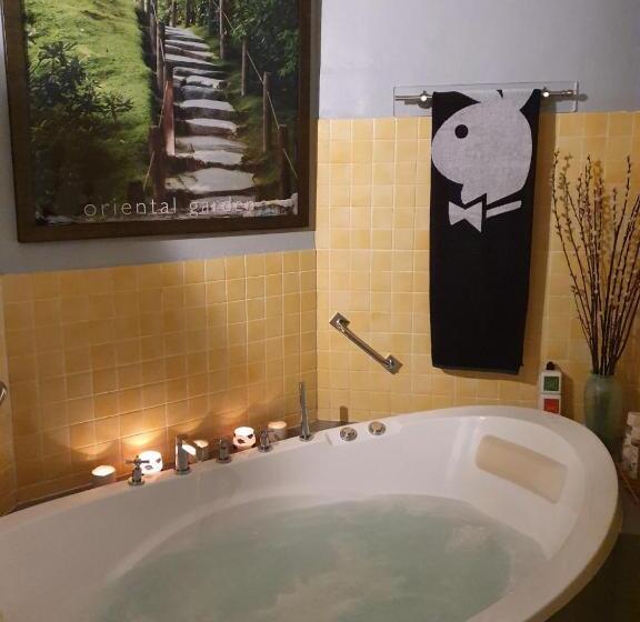 سوئیت با وان آب گرم, B&b Huyze Walburga