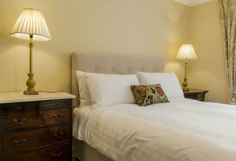 اتاق لوکس با تخت بزرگ, College Hill House
