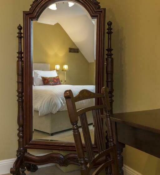 اتاق لوکس با تخت بزرگ, College Hill House