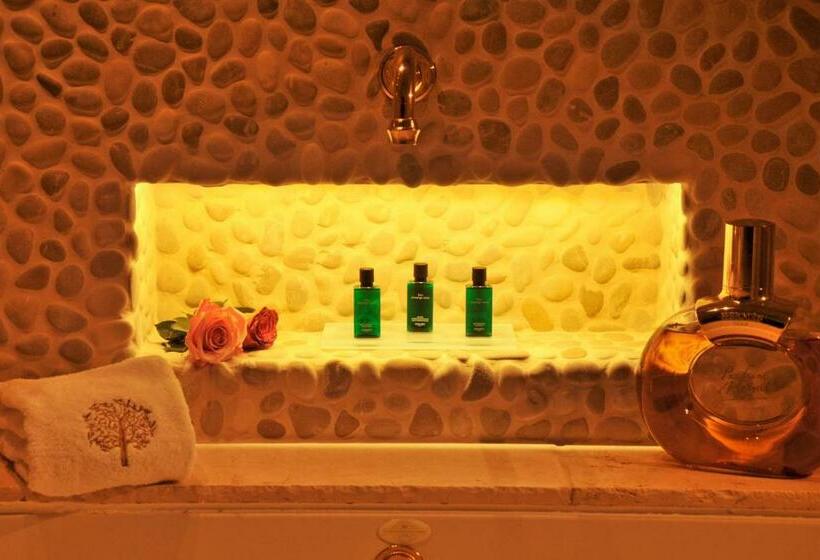 سوئیت جونیور با چشم‌انداز, Exclusive Suites The Secret Garden