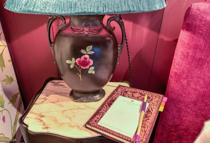 سوئیت جونیور با چشم‌انداز, Exclusive Suites The Secret Garden