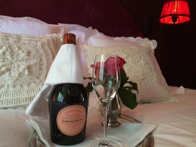 سوئیت جونیور با چشم‌انداز, Exclusive Suites The Secret Garden