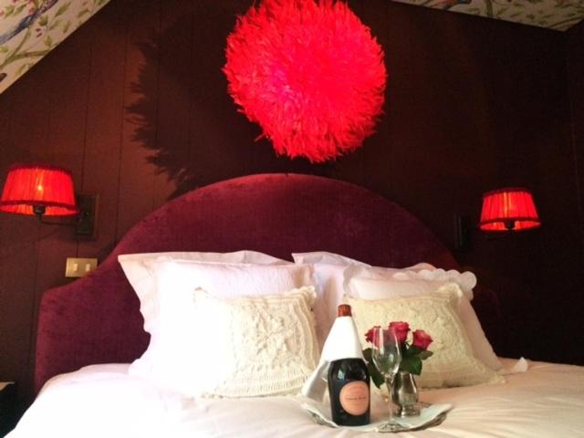 سوئیت جونیور با چشم‌انداز, Exclusive Suites The Secret Garden