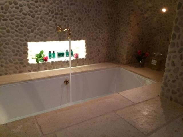 سوئیت جونیور با چشم‌انداز, Exclusive Suites The Secret Garden