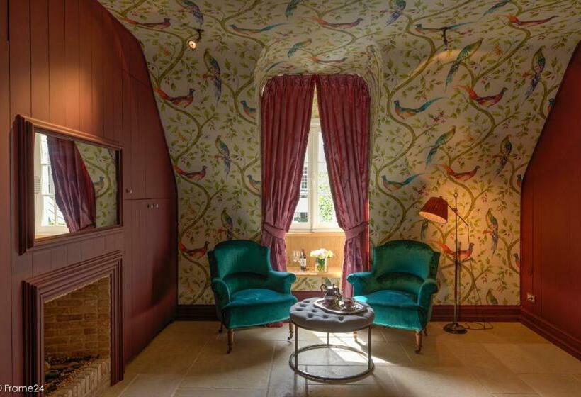 سوئیت جونیور با چشم‌انداز, Exclusive Suites The Secret Garden