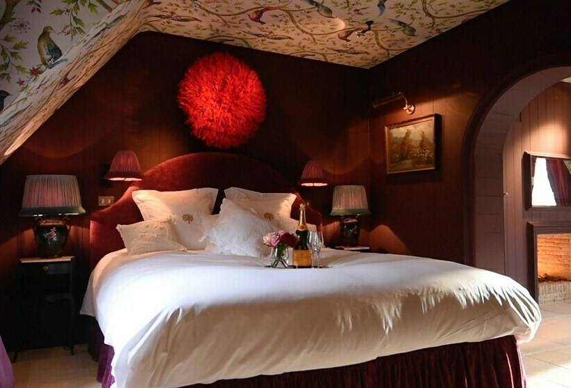 سوئیت جونیور با چشم‌انداز, Exclusive Suites The Secret Garden