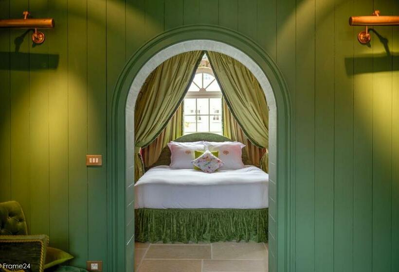 سوئیت جونیور با چشم‌انداز, Exclusive Suites The Secret Garden