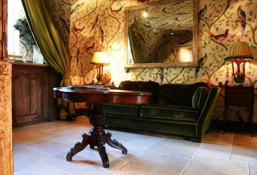 سوئیت جونیور با چشم‌انداز, Exclusive Suites The Secret Garden