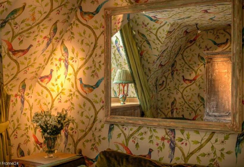 سوئیت جونیور با چشم‌انداز, Exclusive Suites The Secret Garden
