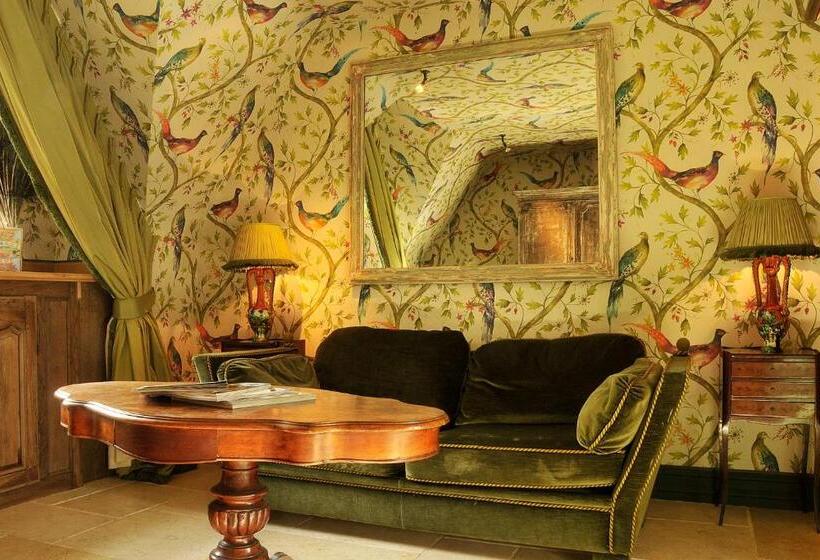 سوئیت جونیور با چشم‌انداز, Exclusive Suites The Secret Garden