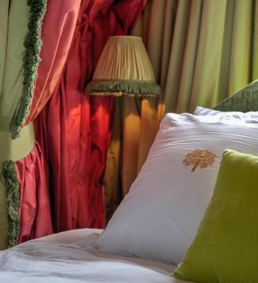 سوئیت جونیور با چشم‌انداز, Exclusive Suites The Secret Garden
