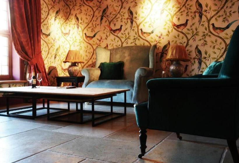 سوئیت جونیور با چشم‌انداز, Exclusive Suites The Secret Garden