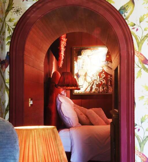 سوئیت جونیور با چشم‌انداز, Exclusive Suites The Secret Garden