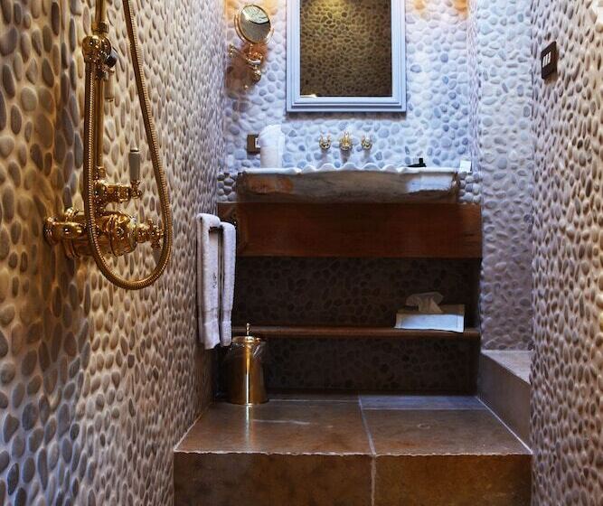 سوئیت جونیور با چشم‌انداز, Exclusive Suites The Secret Garden