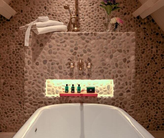 سوئیت جونیور با چشم‌انداز, Exclusive Suites The Secret Garden