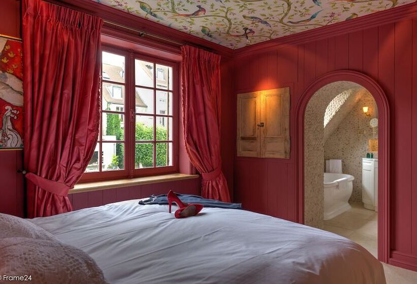 سوئیت جونیور با چشم‌انداز, Exclusive Suites The Secret Garden