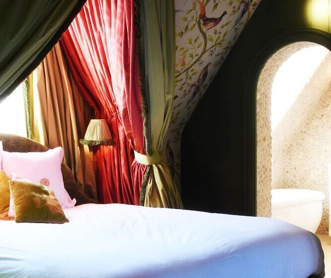 سوئیت جونیور با چشم‌انداز, Exclusive Suites The Secret Garden