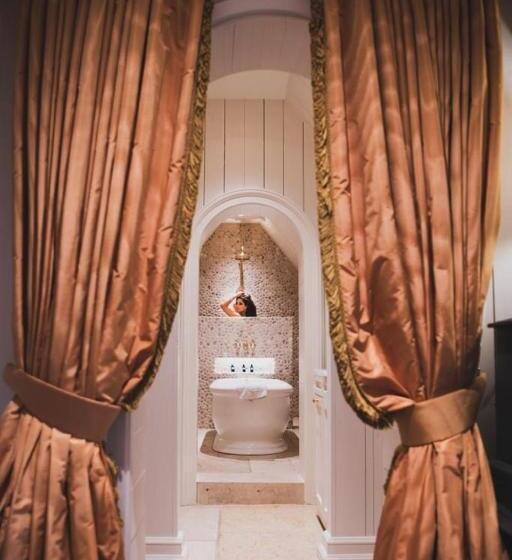 سوئیت جونیور با چشم‌انداز, Exclusive Suites The Secret Garden