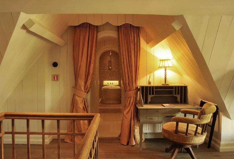 سوئیت جونیور با چشم‌انداز, Exclusive Suites The Secret Garden