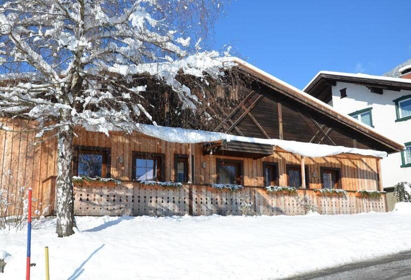 اتاق خانوادگی, Pension Zum Schreiner