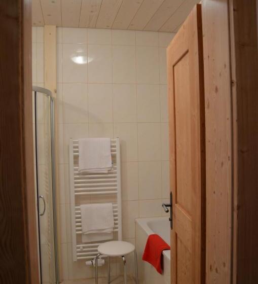 اتاق خانوادگی, Pension Zum Schreiner