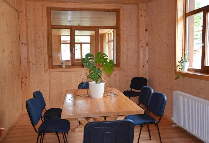 اتاق خانوادگی, Pension Zum Schreiner