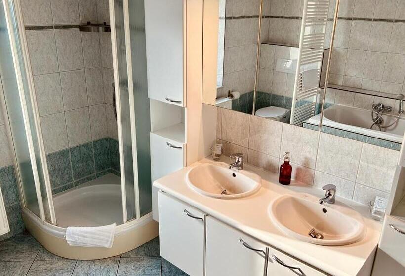 اتاق استاندارد با چشم‌انداز باغ, Taos B&b