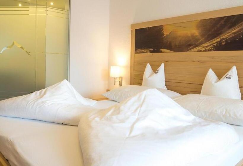 Comfort room with mountain view, Alpinhotel Monte Superior   Silvretta Card Premium Betrieb